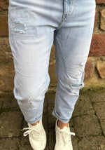 Lade das Bild in den Galerie-Viewer, Jeans mit Used-Details