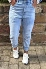 Lade das Bild in den Galerie-Viewer, Jeans mit Used-Details