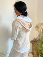 Lade das Bild in den Galerie-Viewer, Jacke /Blazer &quot;Bille&quot; beige
