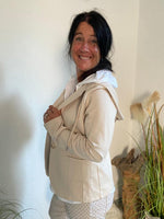 Lade das Bild in den Galerie-Viewer, Jacke /Blazer &quot;Bille&quot; beige
