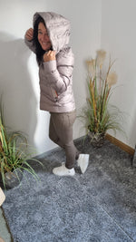 Lade das Bild in den Galerie-Viewer, Steppjacke &quot;Taupe&quot; S-XL
