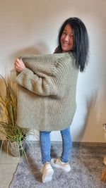 Lade das Bild in den Galerie-Viewer, Strickjacke Bille&quot;
