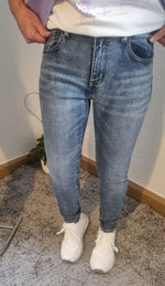 Lade das Bild in den Galerie-Viewer, Jeans &quot;Feliz&quot;
