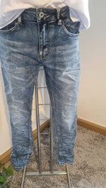 Lade das Bild in den Galerie-Viewer, Jeans &quot;Feliz&quot;
