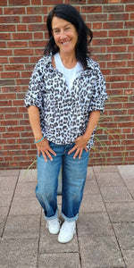 Lade das Bild in den Galerie-Viewer, Bluse mit Top Einsatz Leo
