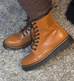 Lade das Bild in den Galerie-Viewer, Boots Camel Gr. 37

