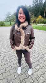 Lade das Bild in den Galerie-Viewer, Lederoptikjacke mit Fell Gr. S-L
