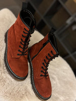 Lade das Bild in den Galerie-Viewer, Boots Rost
