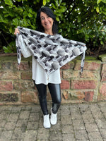 Lade das Bild in den Galerie-Viewer, Dreieckstuch Schwarz-Weiß
