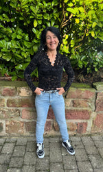 Lade das Bild in den Galerie-Viewer, Spitzenoberteil
