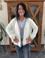 Lade das Bild in den Galerie-Viewer, Strickjacke Ecru mit Farbbordüre
