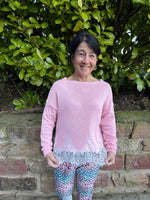 Lade das Bild in den Galerie-Viewer, Feiner Strickpullover mit Spitzensaum
