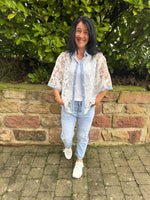Lade das Bild in den Galerie-Viewer, Spitzenbluse mit Jeansdetails
