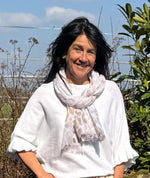 Lade das Bild in den Galerie-Viewer, Sommerschal mit Leo Print
