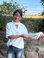 Lade das Bild in den Galerie-Viewer, T-Shirt Bella mit Stehkragen
