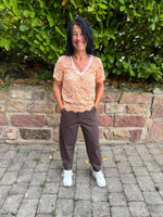 Lade das Bild in den Galerie-Viewer, T-Shirt Spitze in neun Farben
