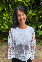 Lade das Bild in den Galerie-Viewer, Langarmshirt Skull Look
