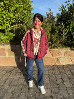 Lade das Bild in den Galerie-Viewer, Steppjacke mit Kapuze

