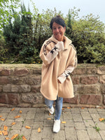 Lade das Bild in den Galerie-Viewer, Kapuzenjacke kuschelig und trendy
