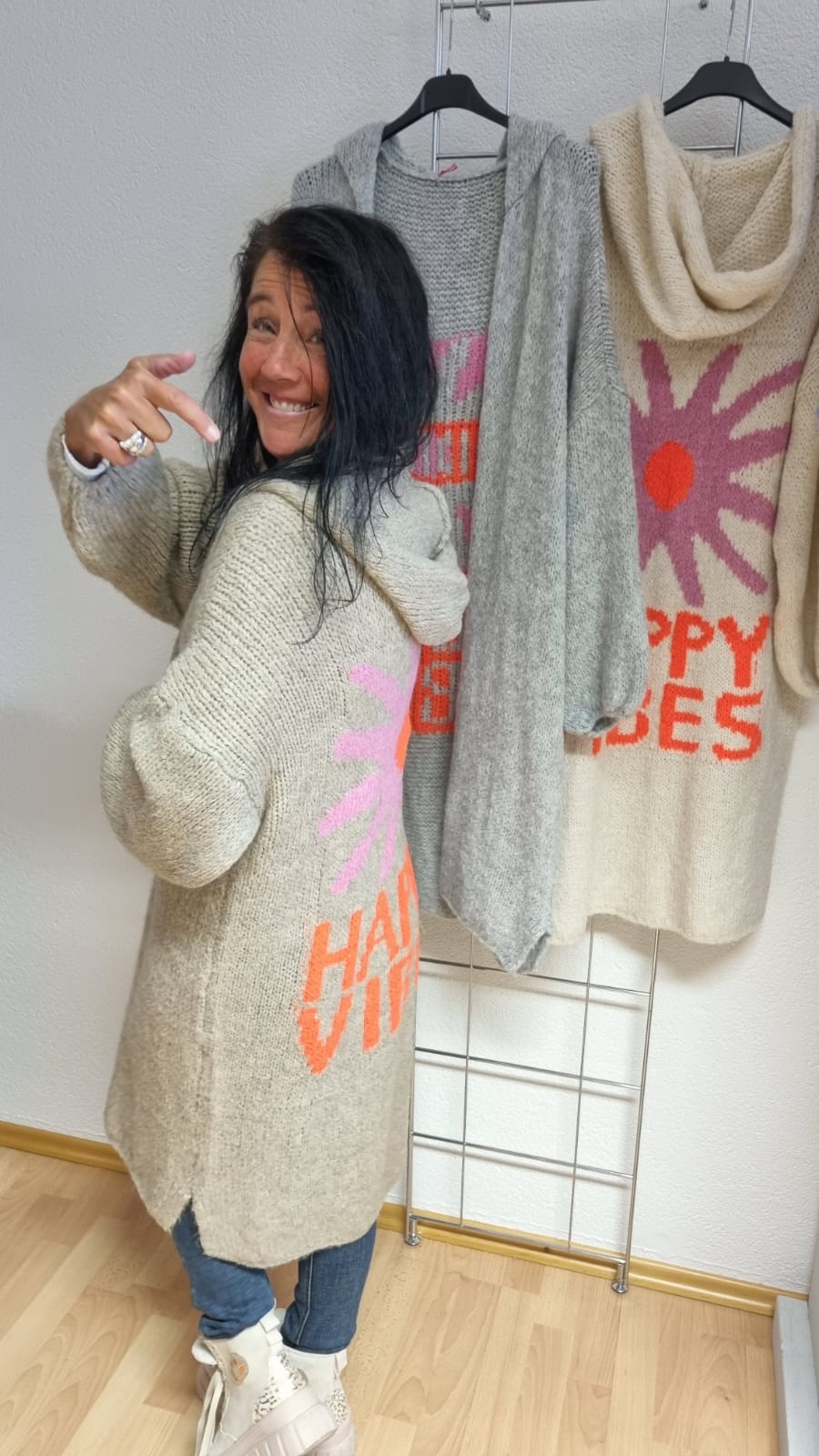 Strickjacke "Happy Vibes"