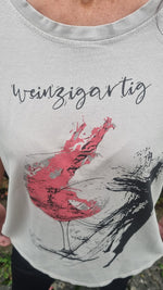 Lade das Bild in den Galerie-Viewer, T-Shirt &quot;Weinzigartig&quot;
