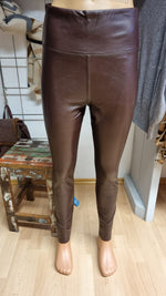 Lade das Bild in den Galerie-Viewer, Lederoptikleggins &quot;High Waist&quot;
