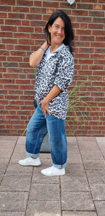 Lade das Bild in den Galerie-Viewer, Bluse mit Top Einsatz Leo
