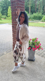 Lade das Bild in den Galerie-Viewer, Strickjacke Bille&quot;
