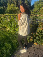Lade das Bild in den Galerie-Viewer, Hoodie kurzarm Life Isn´t perfect but...
