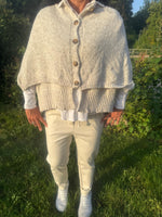 Lade das Bild in den Galerie-Viewer, Poncho/Pullover /Jacke
