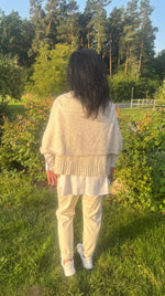 Lade das Bild in den Galerie-Viewer, Poncho/Pullover /Jacke

