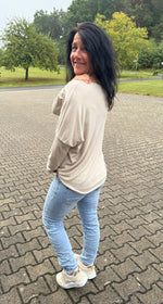 Lade das Bild in den Galerie-Viewer, Langarmshirt Fai
