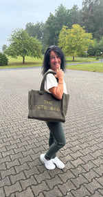 Lade das Bild in den Galerie-Viewer, The Tote Bag 49,99

