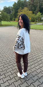 Lade das Bild in den Galerie-Viewer, Sweatshirt Leo/White
