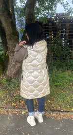 Lade das Bild in den Galerie-Viewer, Weste Beige Glanz Gr. S
