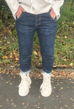 Lade das Bild in den Galerie-Viewer, Jeans &quot;Malu&quot; Dark Blue
