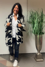 Lade das Bild in den Galerie-Viewer, Strickcardigan Schwarz-ecru
