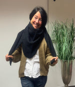 Lade das Bild in den Galerie-Viewer, Dreiecksschal &quot;Diana&quot; verschiedene Farben
