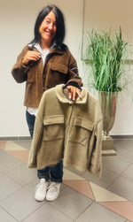 Lade das Bild in den Galerie-Viewer, Kurzjacke
