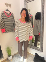Lade das Bild in den Galerie-Viewer, Pullover V Pink
