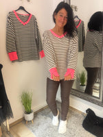Lade das Bild in den Galerie-Viewer, Pullover V Pink
