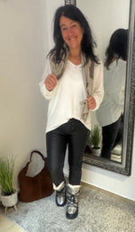 Lade das Bild in den Galerie-Viewer, Lederoptikhose Nelly schwarz
