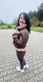 Lade das Bild in den Galerie-Viewer, Lederoptikjacke mit Fell Gr. S-L
