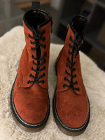 Lade das Bild in den Galerie-Viewer, Boots Rost
