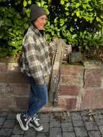 Lade das Bild in den Galerie-Viewer, Blousonjacke Karo
