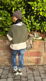 Lade das Bild in den Galerie-Viewer, Strickjacke Khaki-Beige
