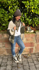 Lade das Bild in den Galerie-Viewer, Strickjacke Khaki-Beige
