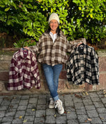 Lade das Bild in den Galerie-Viewer, Blousonjacke Karo
