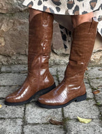 Lade das Bild in den Galerie-Viewer, Stiefel Kroko Braun
