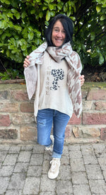 Lade das Bild in den Galerie-Viewer, Strickpullover Snoopy Charme
